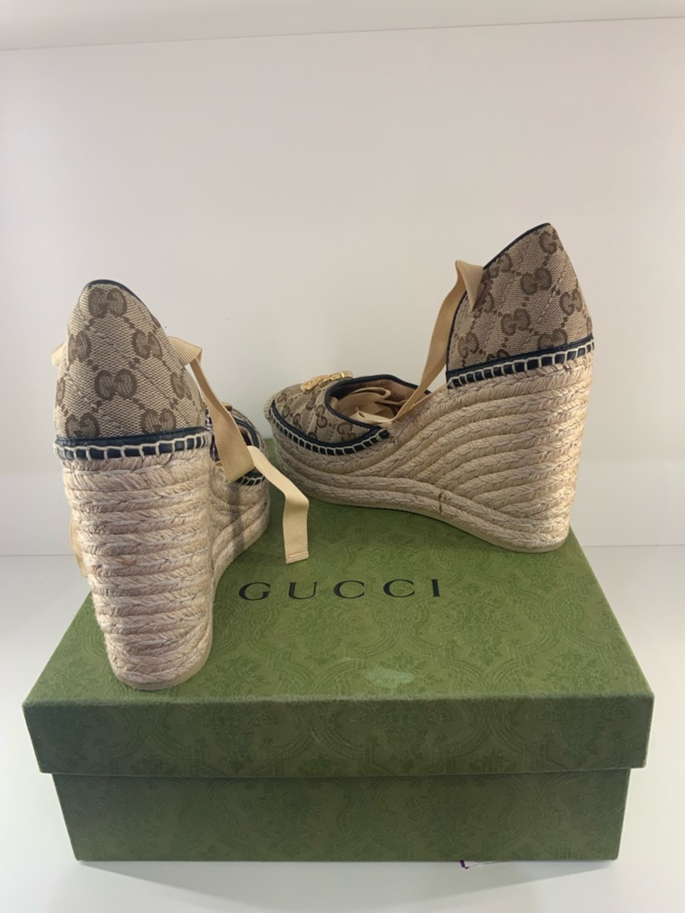 Pre Owned Gucci Brown Sz 39 Tan Monogram Espadrille Wedge with Gold Double GG - Picture 9 of 9